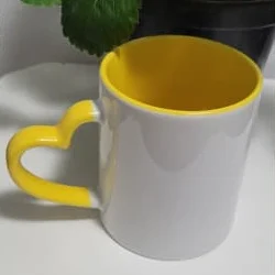 Caneca com alça de coração (amarelo)